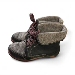Chaco Barbary Gray Wool and Black Leather Boots Hiking Casual Women’s Size 6.5